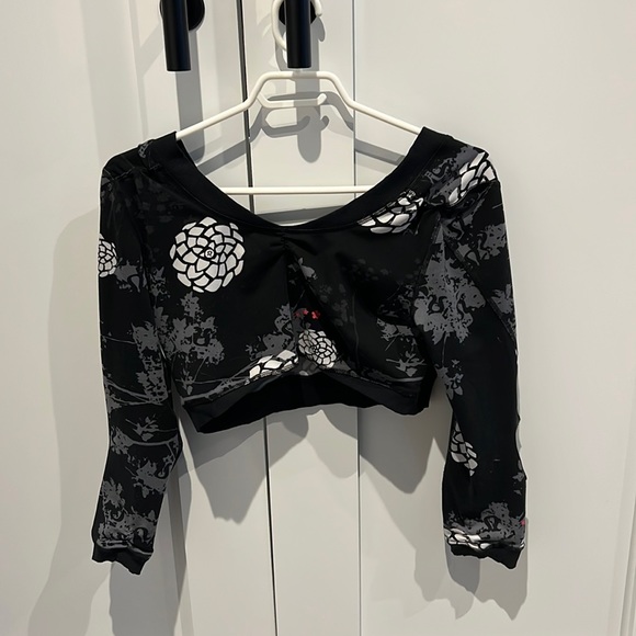 LULULEMON Crop Top Cover Up - 3/4 Sleeve with slit elbows - Vintage Item! - Picture 1 of 7